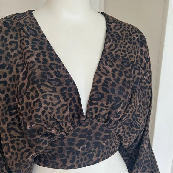 Kendall Lane Top Blouse Leopard Print Green Balloon Sleeve V-neck Sz S $285 Boho - Picture 3 of 9